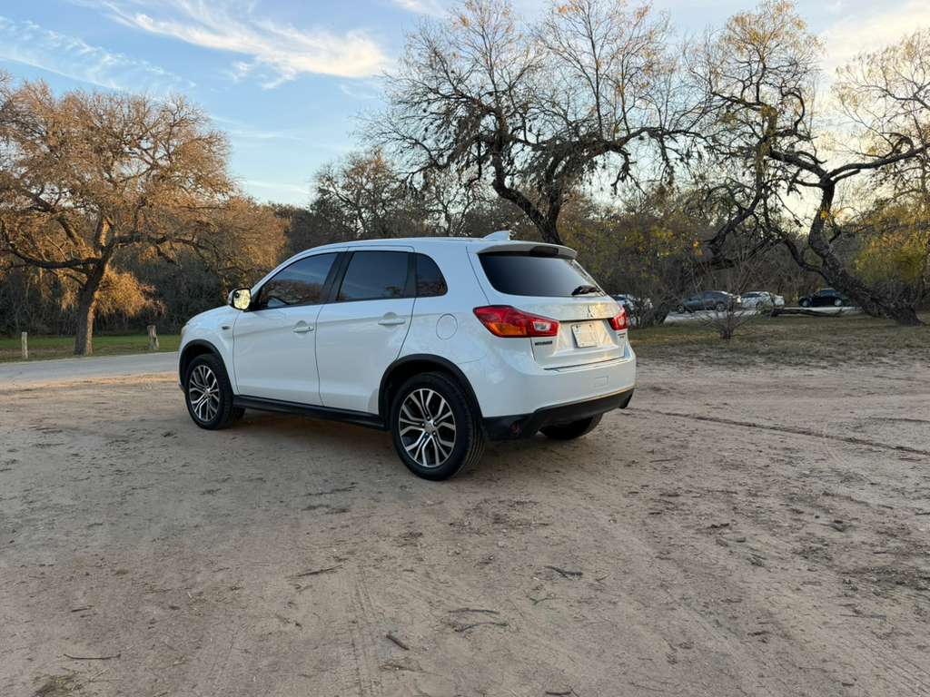 
MITSUBISHI OUTLANDER SPORT SE 2.0 full									