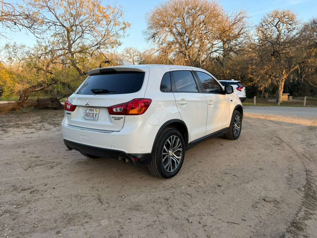 
MITSUBISHI OUTLANDER SPORT SE 2.0 full									