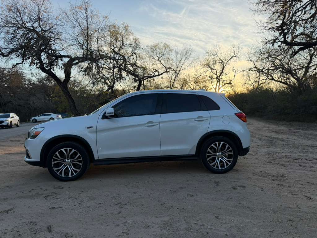 
MITSUBISHI OUTLANDER SPORT SE 2.0 full									