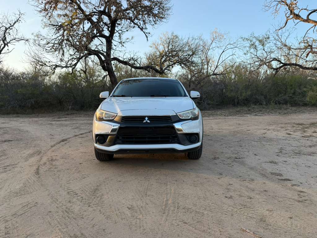 
MITSUBISHI OUTLANDER SPORT SE 2.0 full									