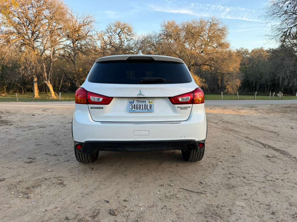 
MITSUBISHI OUTLANDER SPORT SE 2.0 full									