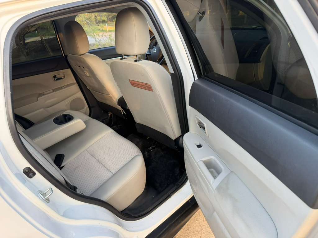 
MITSUBISHI OUTLANDER SPORT SE 2.0 full									