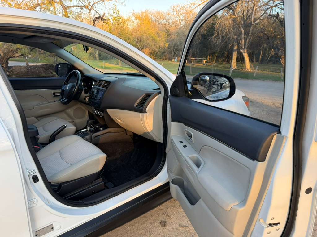 
MITSUBISHI OUTLANDER SPORT SE 2.0 full									