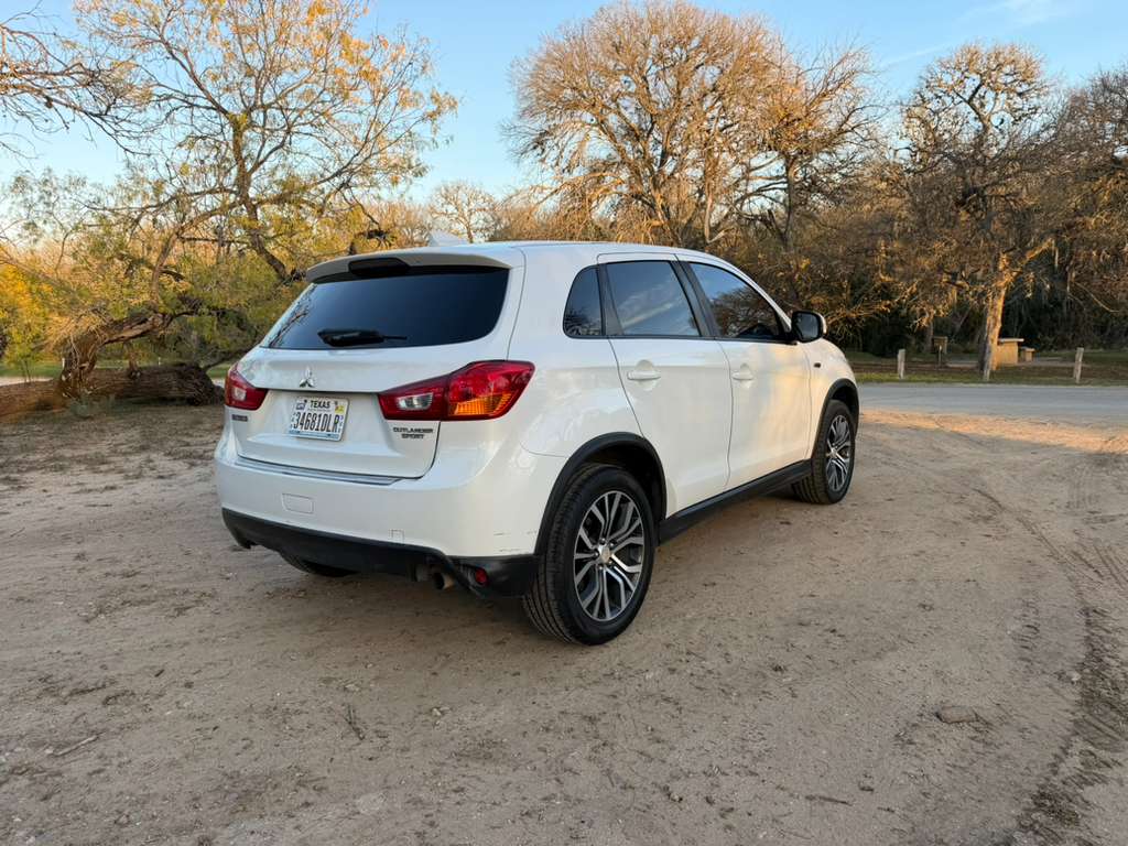 
MITSUBISHI OUTLANDER SPORT SE 2.0 full									