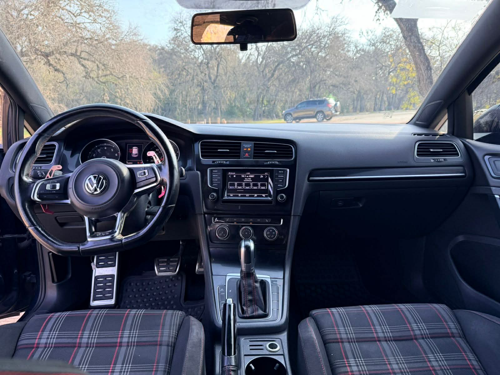 
Volkswagen GTI S 2.0 T full									