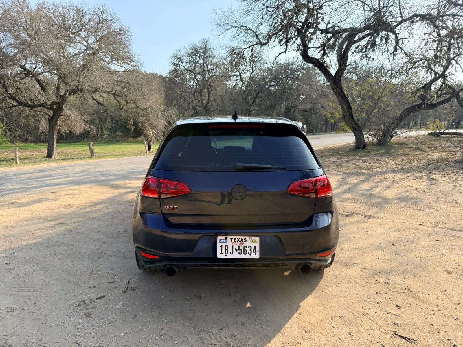 
Volkswagen GTI S 2.0 T full									