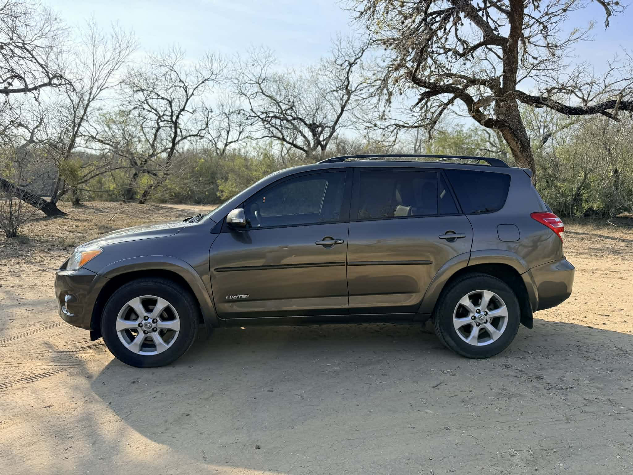 
🚙 2011 Toyota RAV4 Limited 🔥 full									