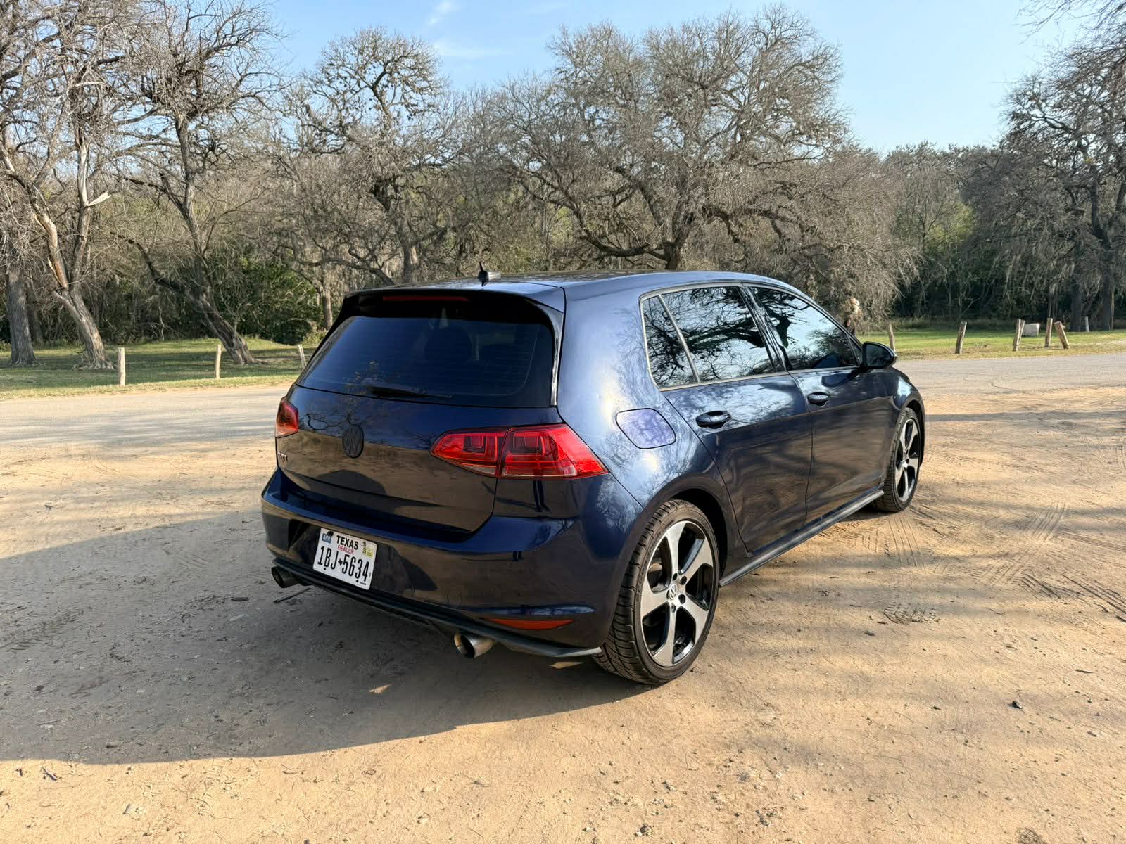 
Volkswagen GTI S 2.0 T full									