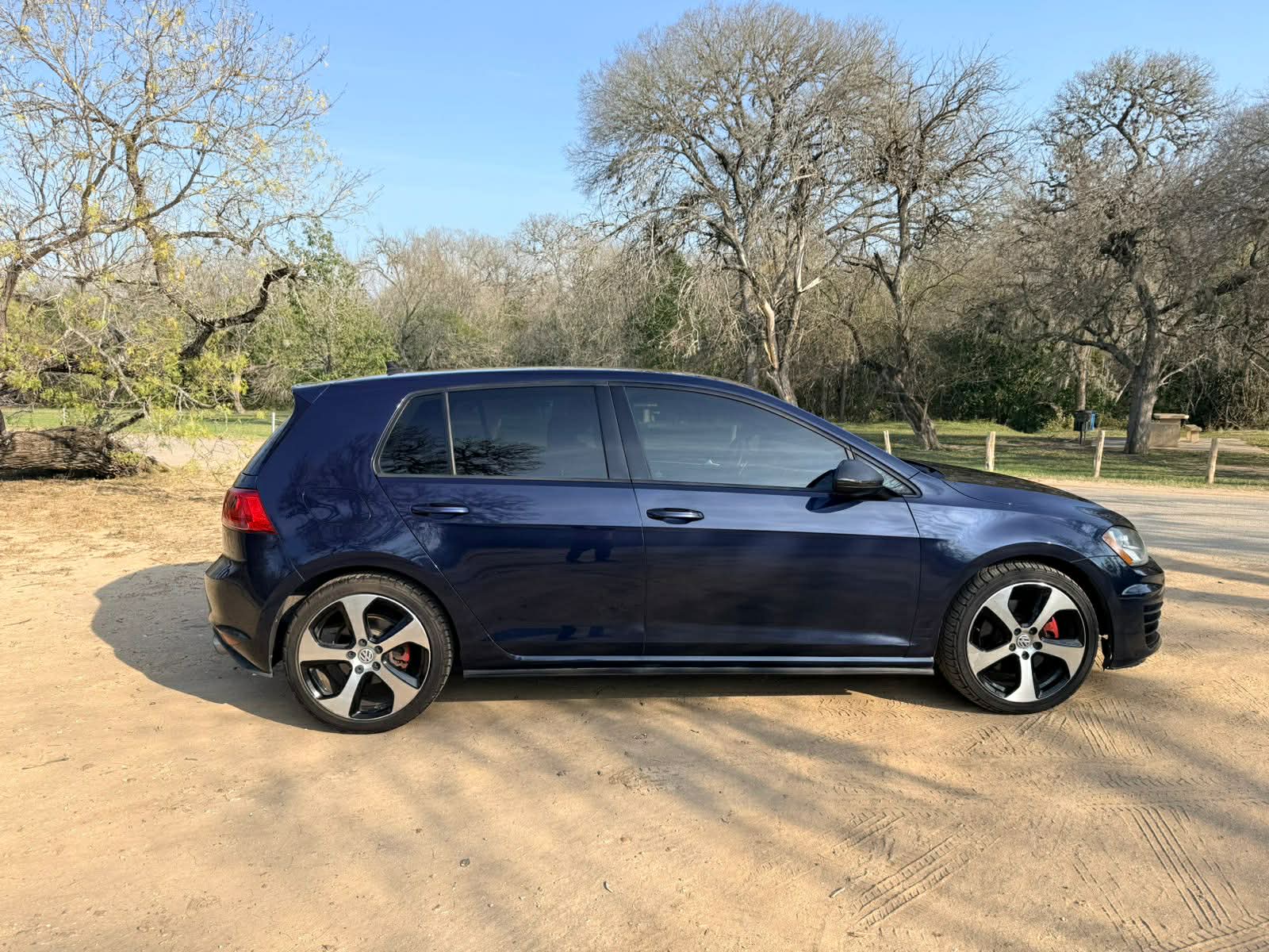 
Volkswagen GTI S 2.0 T full									