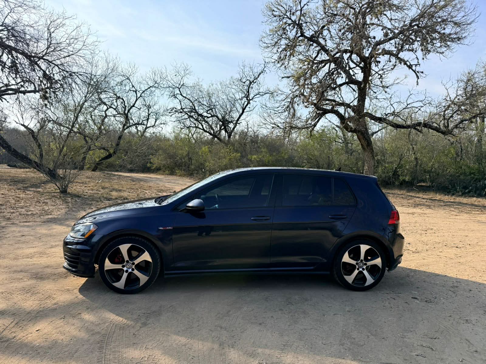 
Volkswagen GTI S 2.0 T full									